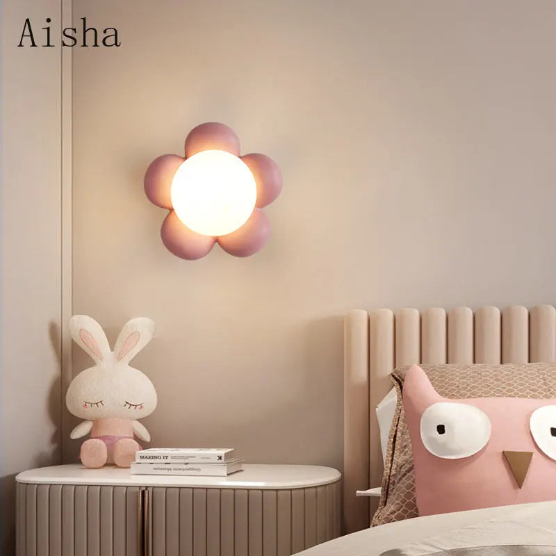 Decorative wall lamp for children's bedroom