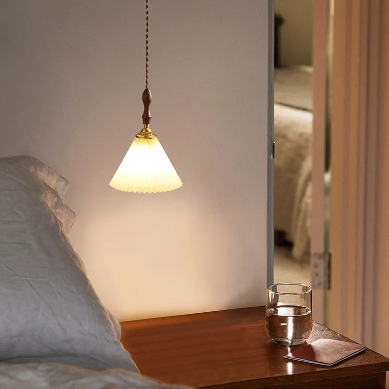 Japanese vintage chandelier with pleated walnut lampshade - vue 5 sur 12