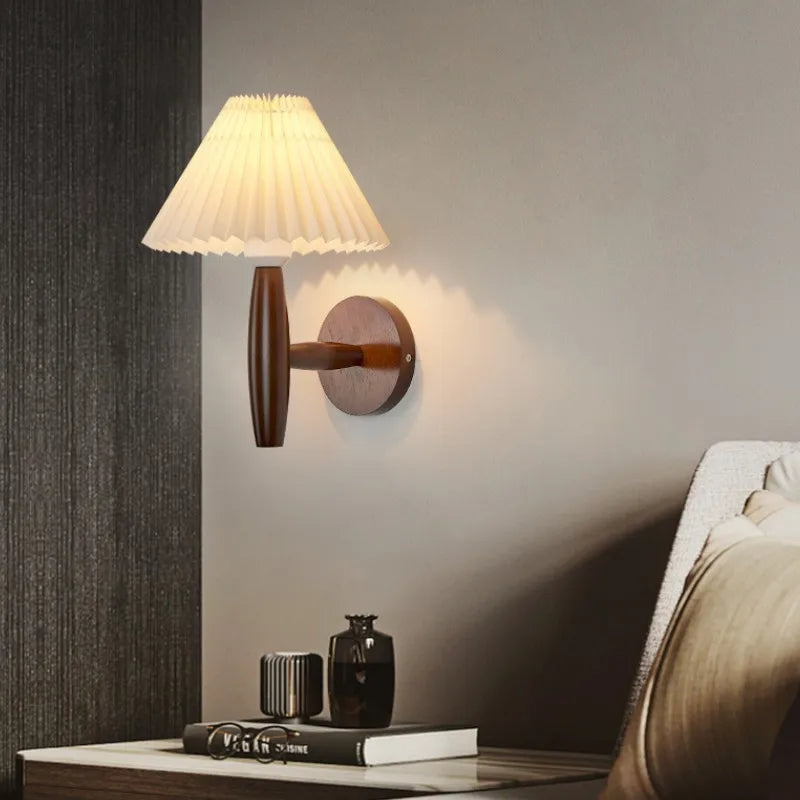 Modern wooden wall light for indoor decor - vue 5 sur 8