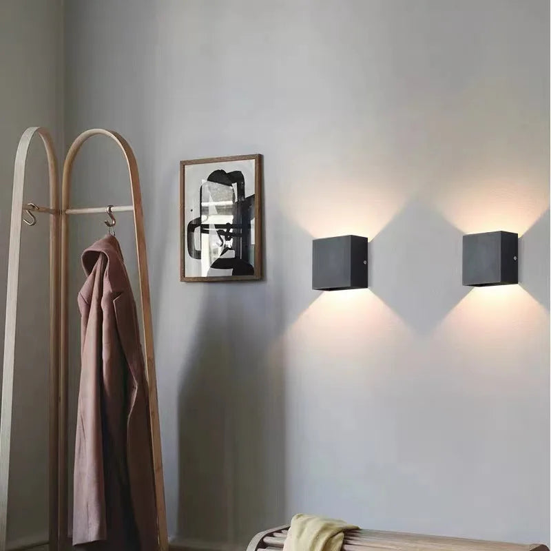 Modern LED wall light for elegant interior décor - vue 6 sur 16