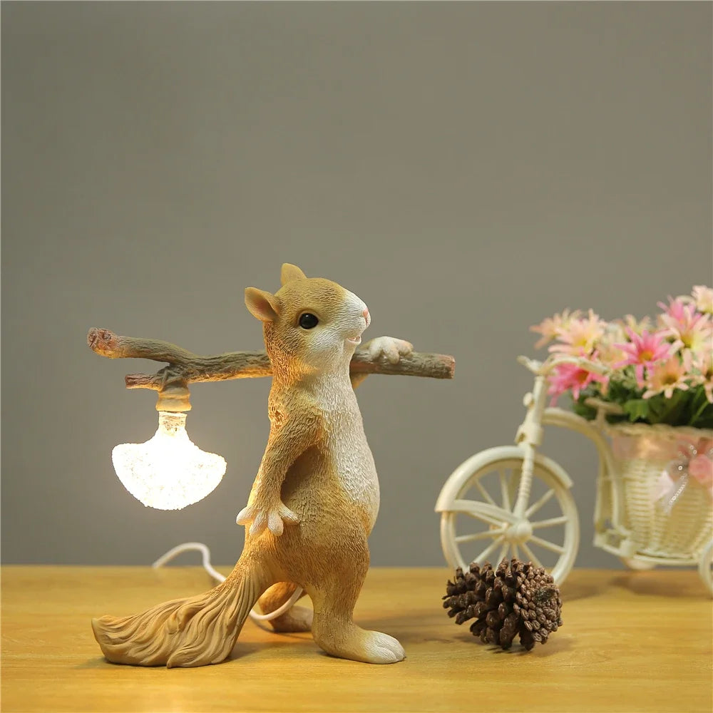 resin squirrel table lamp small decorative night light for children - vue 3 sur 8
