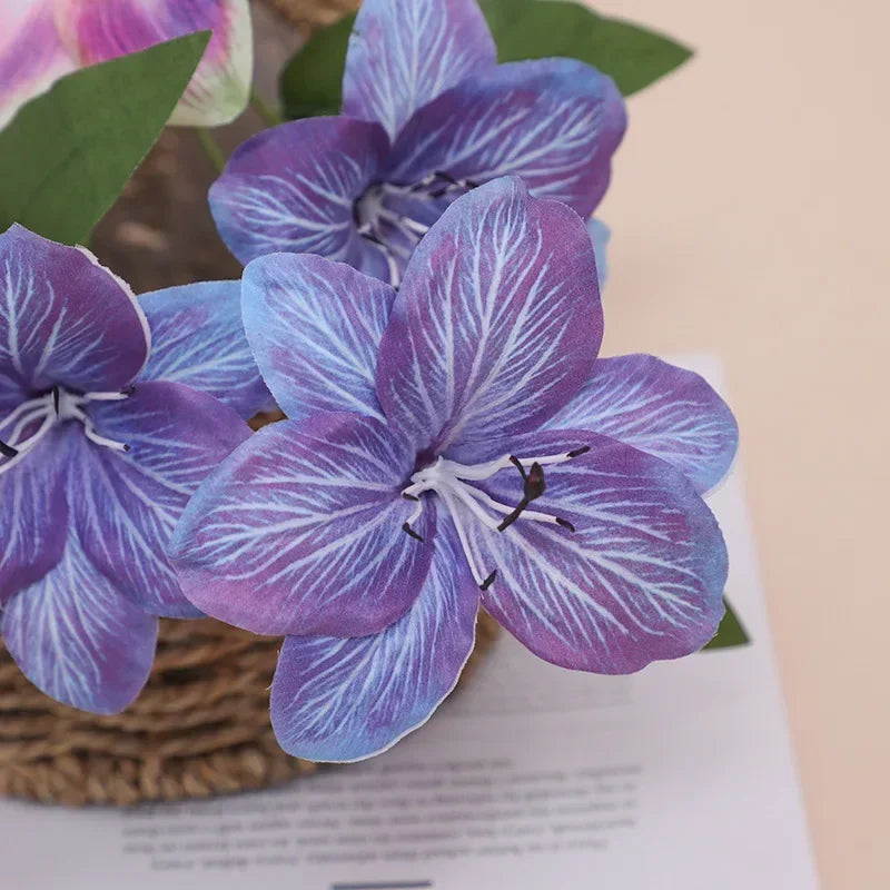 Decorative silk lily flowers for indoor and outdoor use