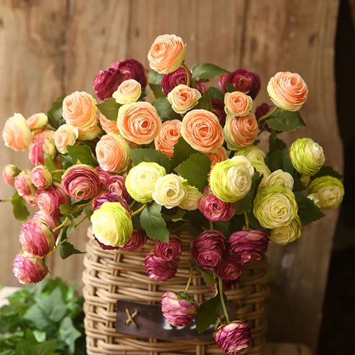 Artificial silk flowers with roses and ranunculus for wedding decoration - vue 5 sur 13
