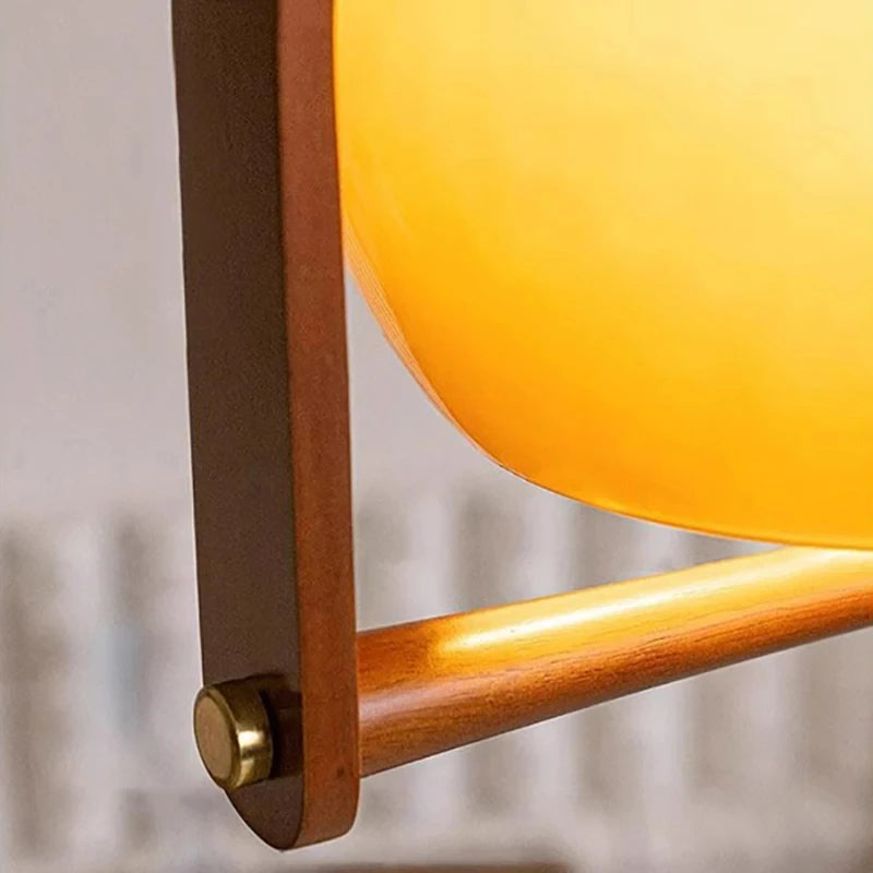 Modern glass and wood pendant light with adjustable height for indoor use - vue 6 sur 8