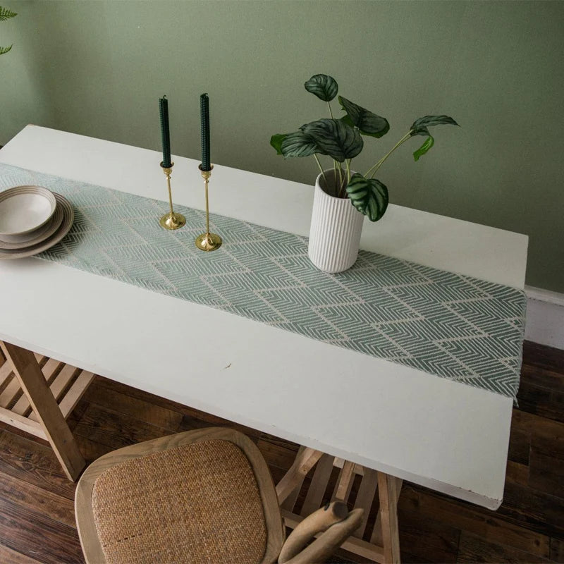 Embroidered table runner with geometric patterns, bohemian style - vue 3 sur 7