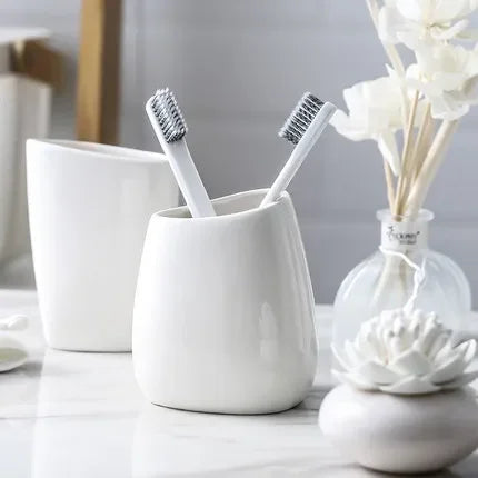 elegant and practical ceramic bathroom accessory set - vue 4 sur 10
