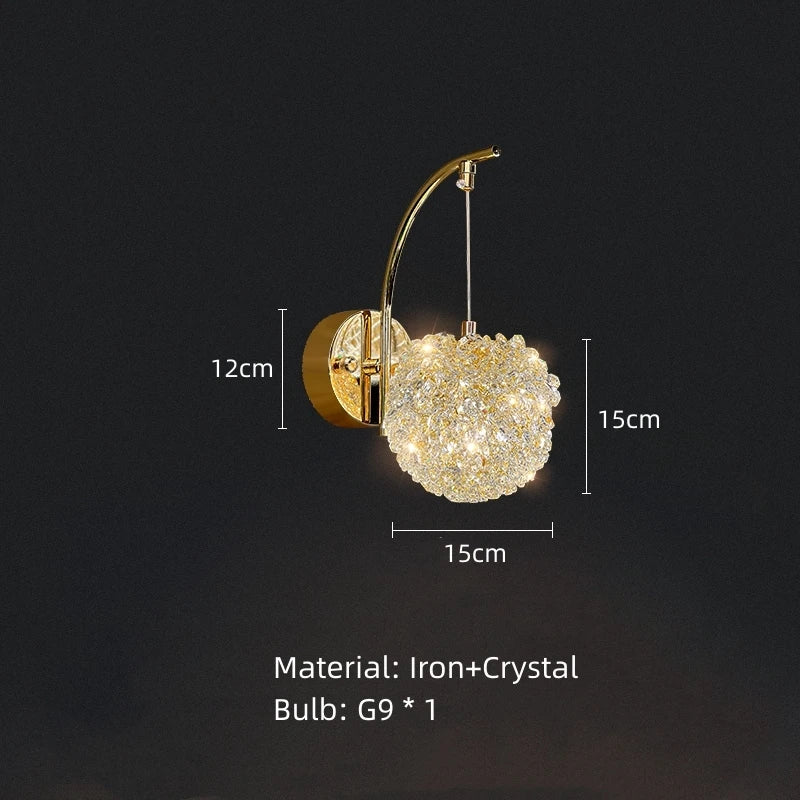 Elegant crystal and gold metal wall light for modern interiors - vue 8 sur 10