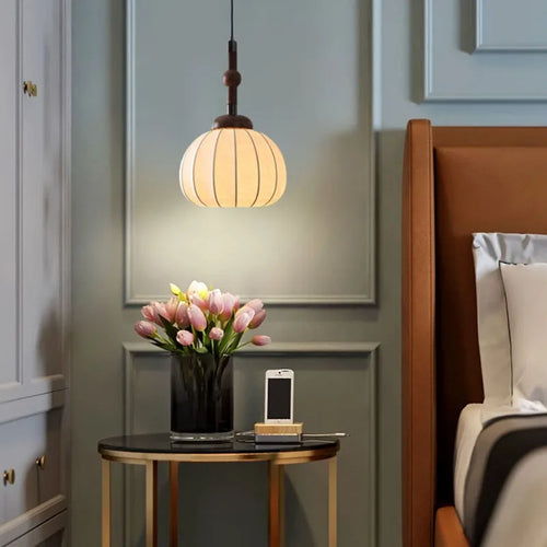 Silk and wood chandelier for modern indoor lighting - vue 5 sur 7