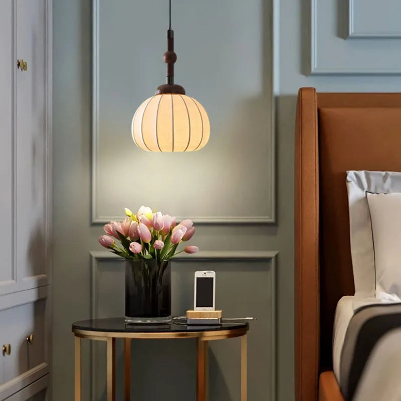 Silk and wood chandelier for modern indoor lighting - vue 4 sur 7
