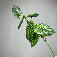 Set of 2 decorative artificial green plants in plastic
