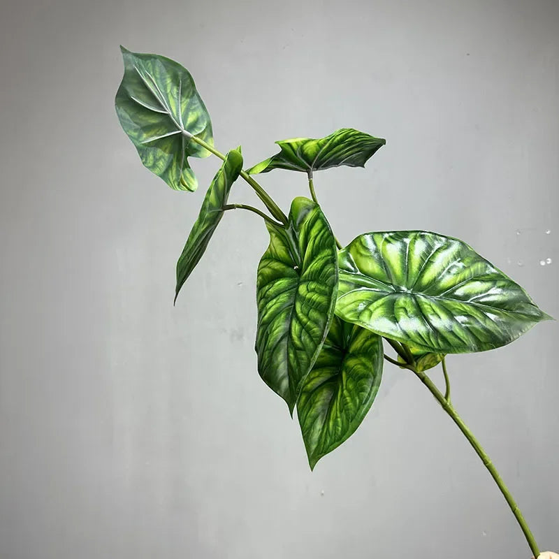 Set of 2 decorative artificial green plants in plastic