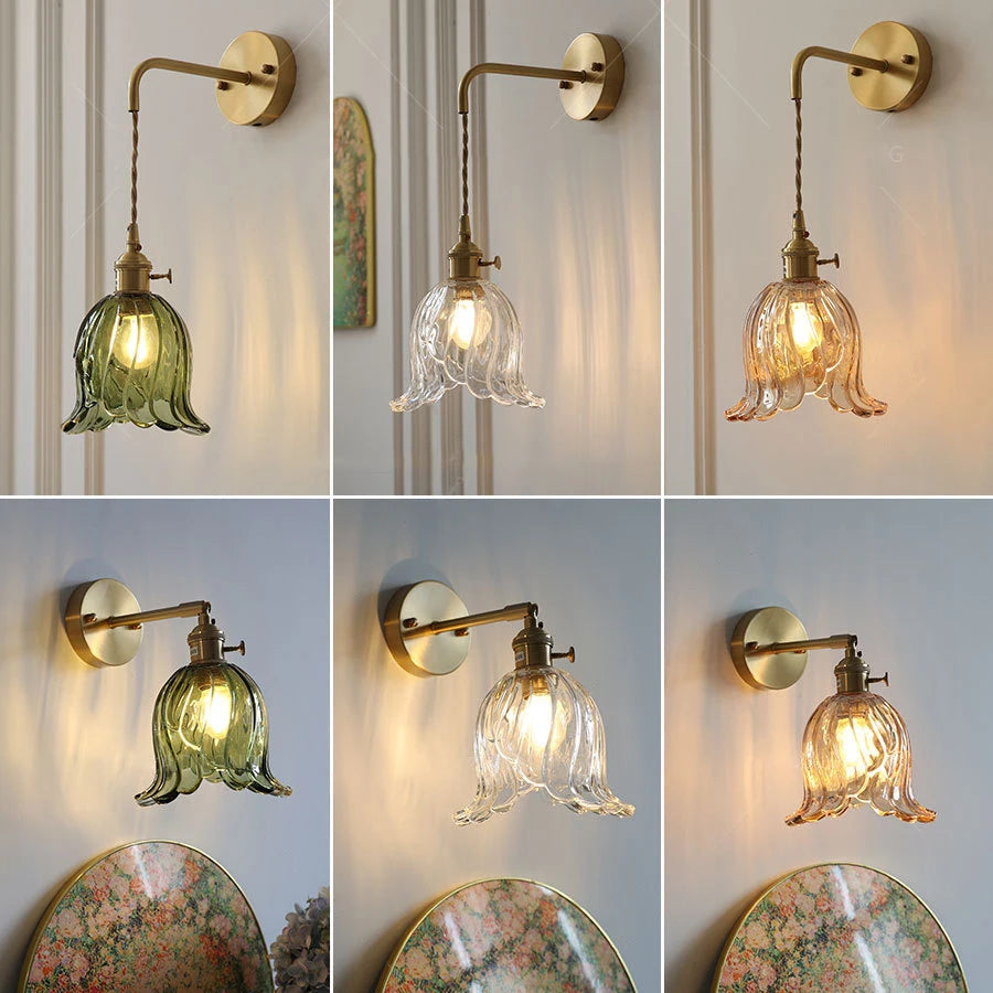 Modern adjustable glass and brass wall light for an elegant interior - vue 6 sur 12