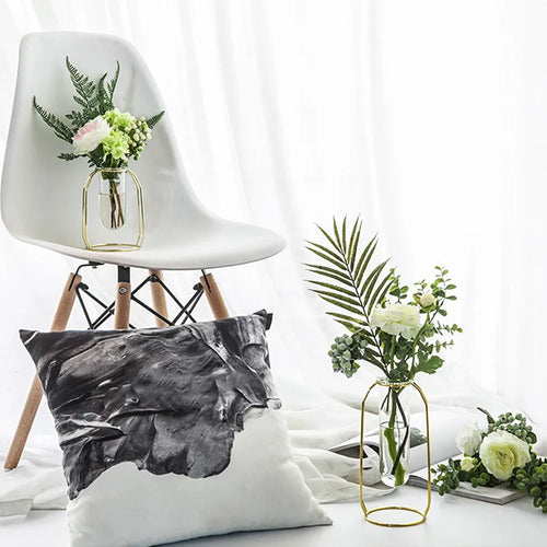 geometric wrought metal vase for modern decoration - vue 6 sur 8