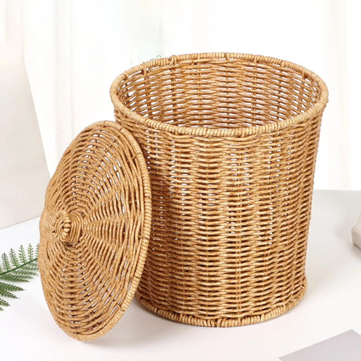 hand-woven laundry basket with lid and convenient opening - vue 6 sur 7