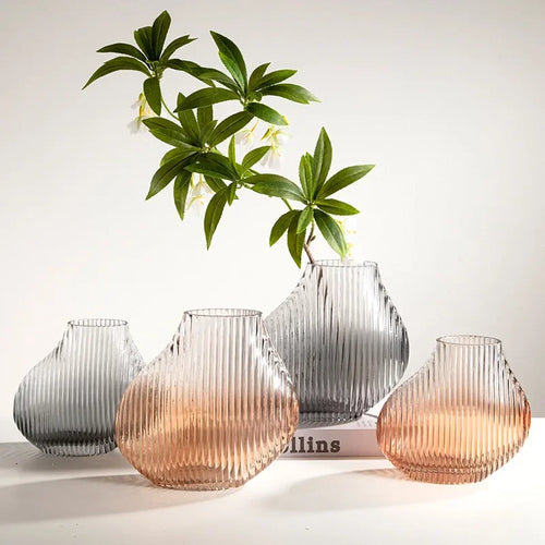 striped blown glass vase for creative floral decoration - vue 4 sur 8