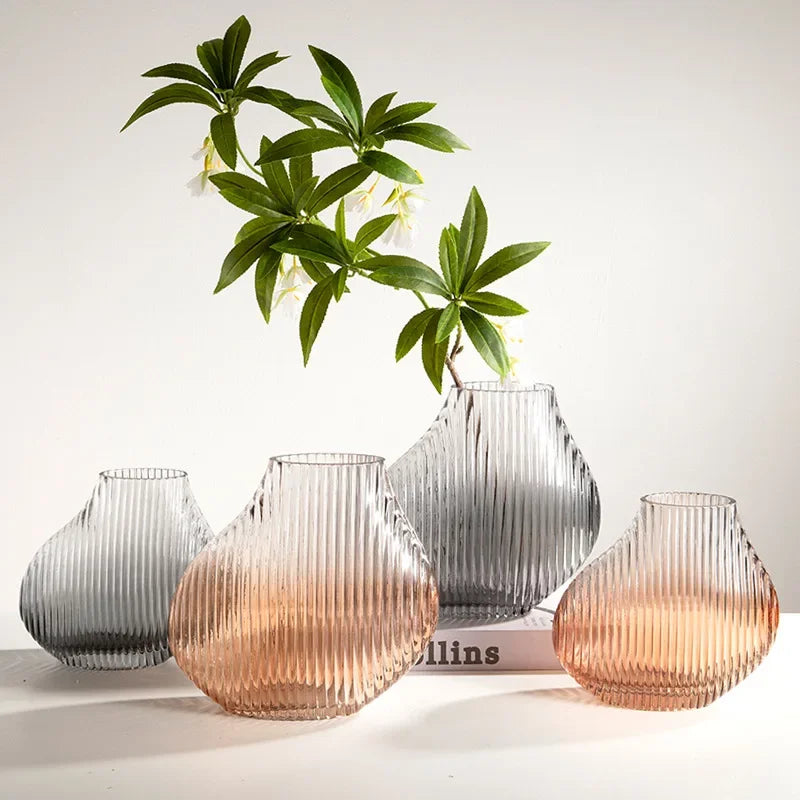 striped blown glass vase for creative floral decoration - vue 3 sur 8