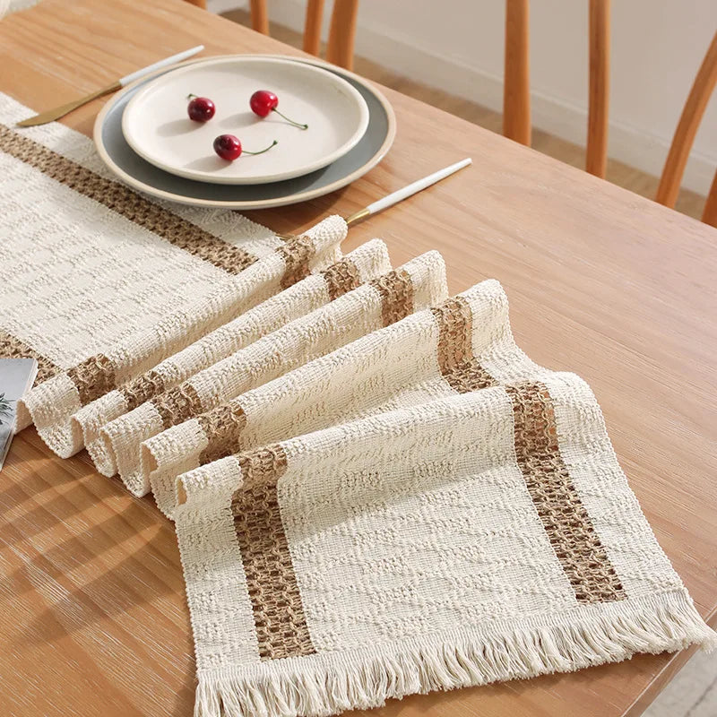 Boho beige table runner with geometric patterns and tassels - vue 7 sur 7