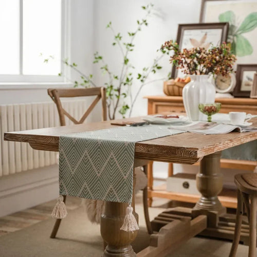 Beige and black geometric table runner with tassels - vue 3 sur 6