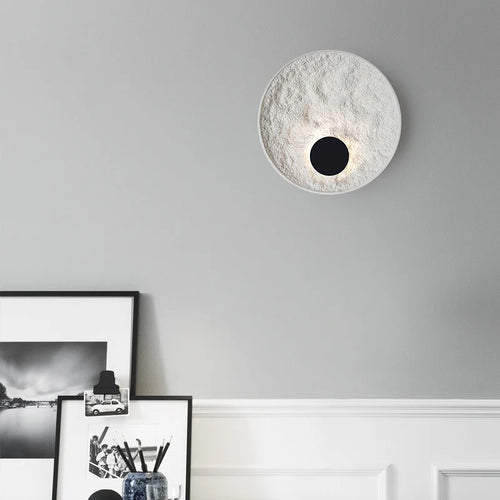 Modern decorative resin moon LED wall light - vue 3 sur 8