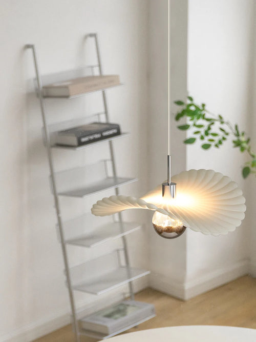 Modern minimalist resin pendant light for indoor and outdoor use - vue 5 sur 12