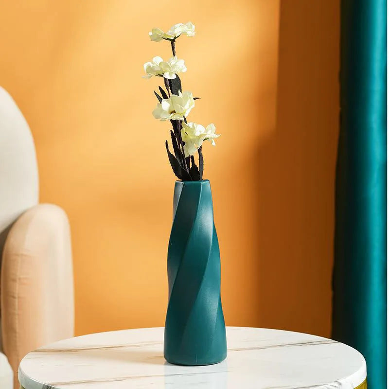 lightweight vase for decorating floral arrangements and dried flowers