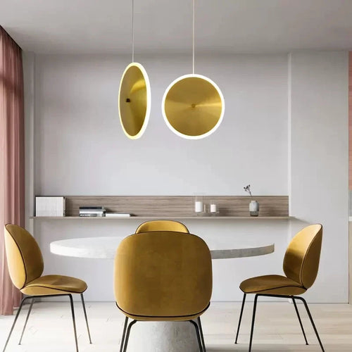 Modern round metal LED pendant light with adjustable wire and artistic design - vue 3 sur 12