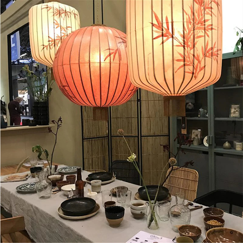 New Chinese fabric lantern lamp for restaurant, living room, retro hotel, guesthouse, balcony with hand-drawn pattern, free bulb