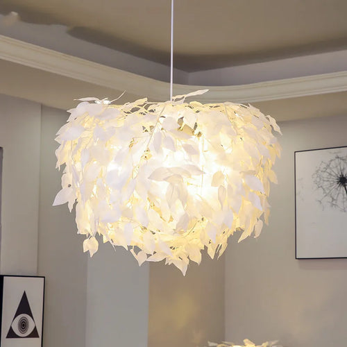 Plastic leaf chandelier for a romantic and decorative atmosphere - vue 5 sur 8