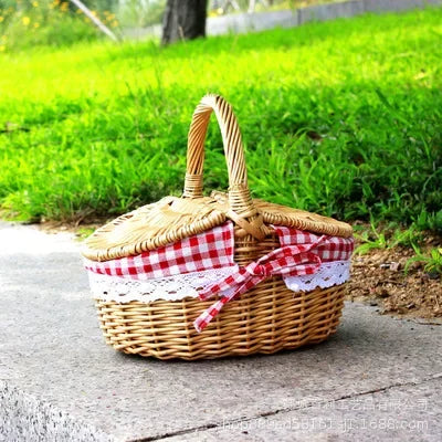 handwoven wicker basket for picnic and outdoor storage - vue 9 sur 9