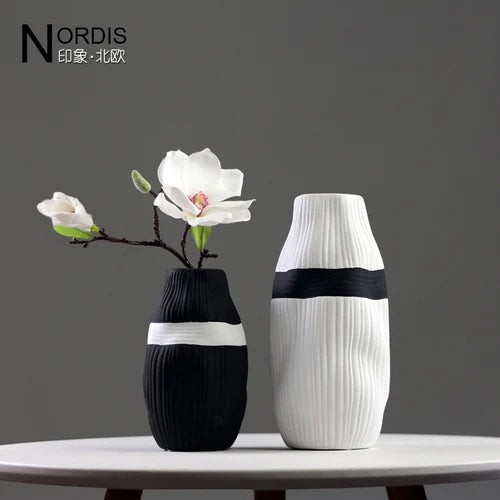 decorative striped ceramic vase for dried flowers - vue 10 sur 11