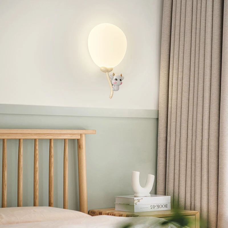 Creative balloon-shaped wall light for children