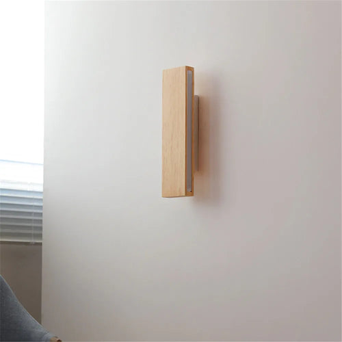 Modern wooden LED wall light for interiors - vue 4 sur 9