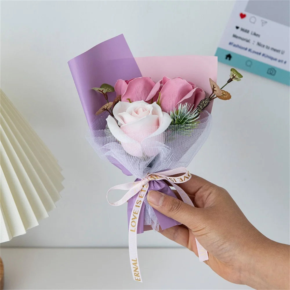 Small decorative artificial rose bouquet for valentine's day - vue 3 sur 13