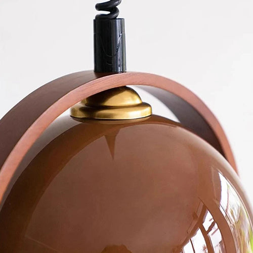 Modern glass and wood pendant light with adjustable height for indoor use - vue 6 sur 8