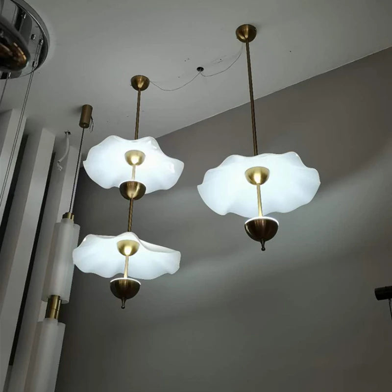 Gold metal lotus design art deco pendant light - vue 4 sur 10