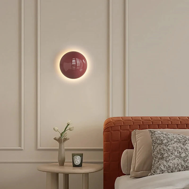 Mini LED wall lamp in metal for hotel-style atmosphere