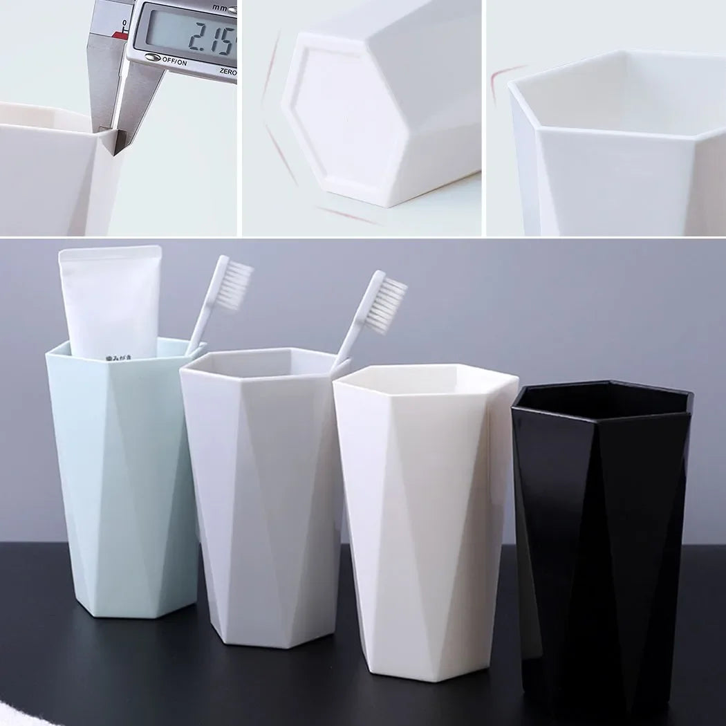 Solid plastic mouthwash and toothbrush cup - vue 8 sur 9