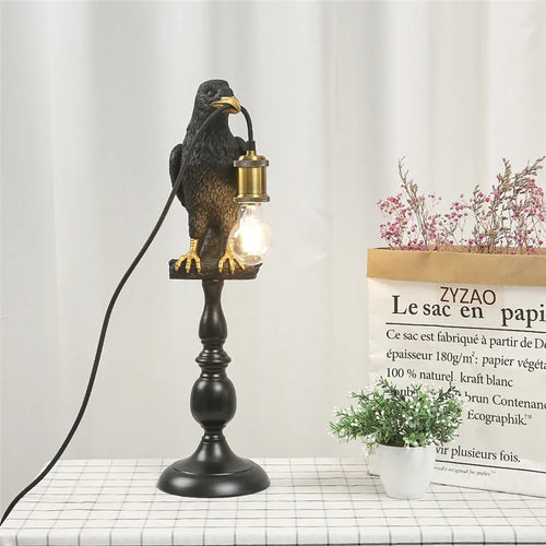 Modern resin bird-shaped desk lamp with golden beak - vue 5 sur 7