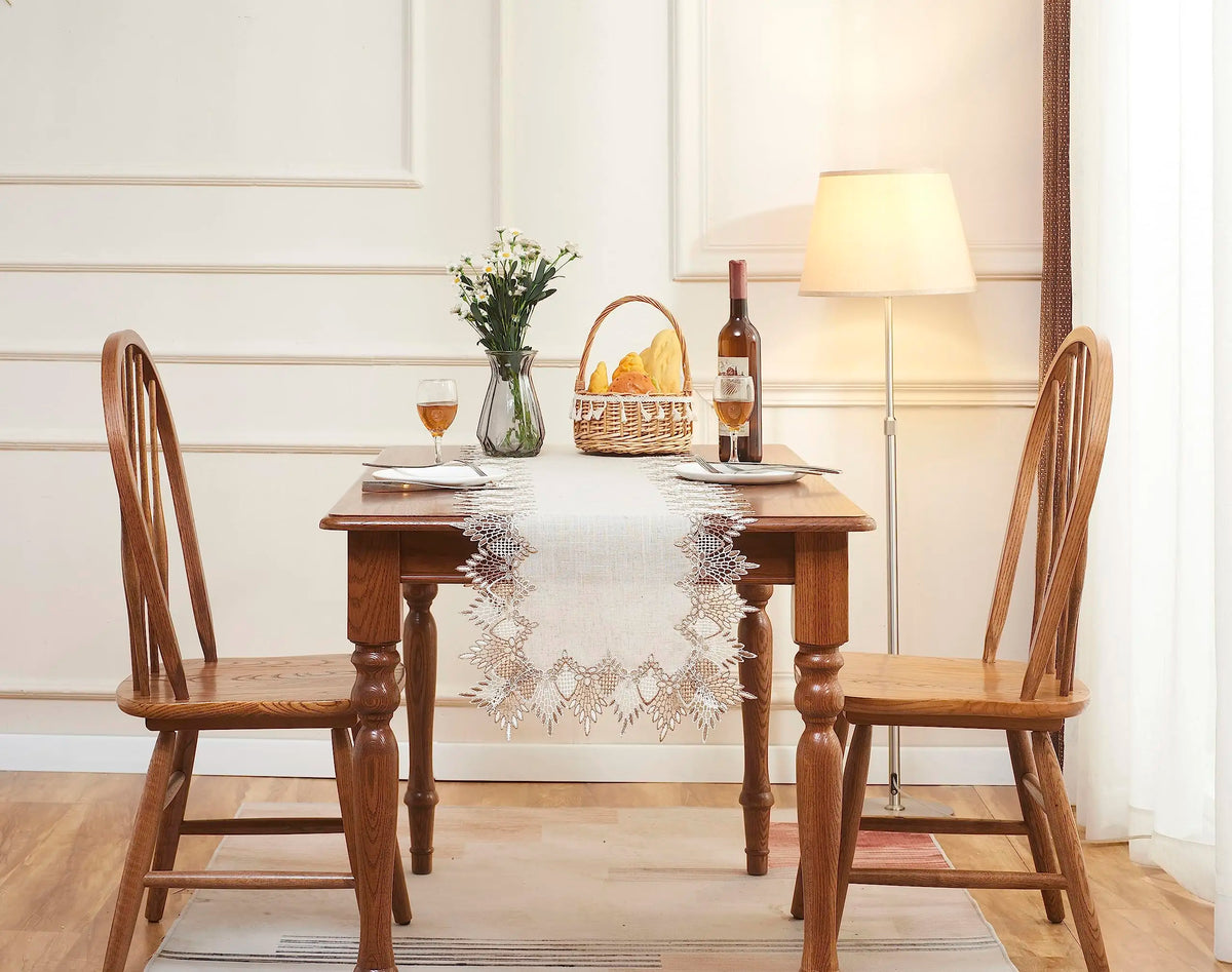 Elegant classic lace style embroidered linen table runner - vue 6 sur 7