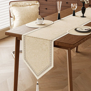 Vintage floral country-style linen table runner