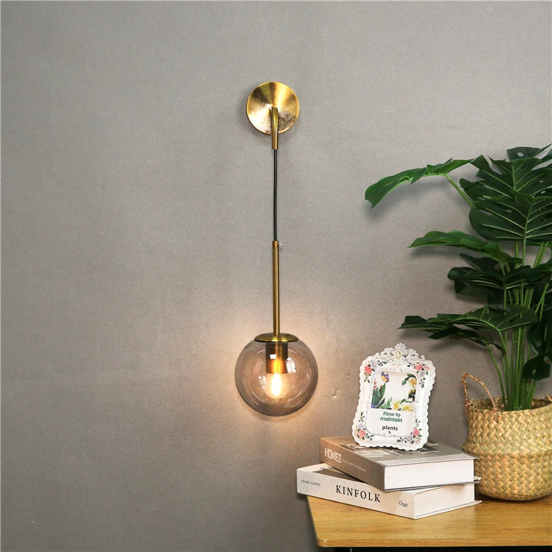 Vintage postmodern nordic glass ball LED wall light - vue 3 sur 15