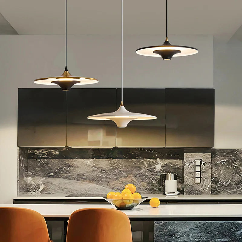 Simple designer flying saucer LED pendant light for indoor use - vue 5 sur 11