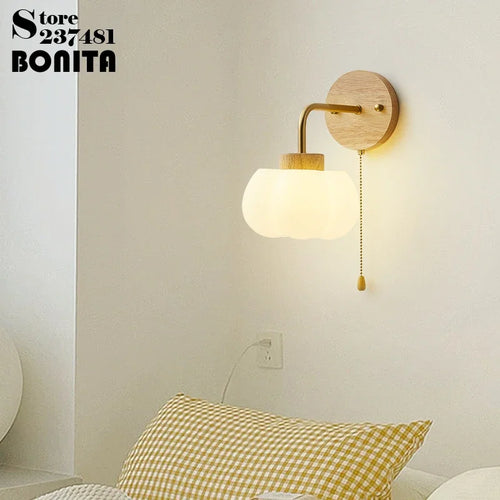 Solid wood pumpkin wall light with pull switch - vue 5 sur 9