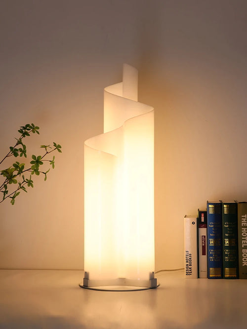 Minimalist desk lamp in clear acrylic and decorative aluminium - vue 4 sur 7