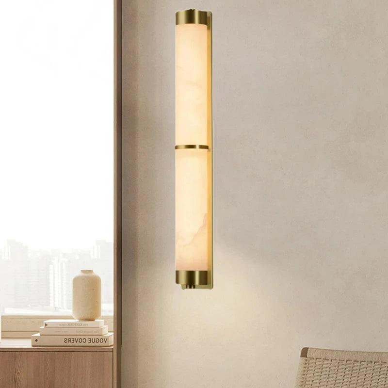 Cylindrical natural marble and gold brass wall light for hotels - vue 3 sur 6