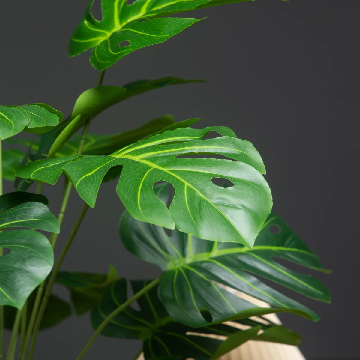 Artificial palm tree 18 leaves large decorative monstera plant for indoors - vue 4 sur 6