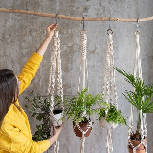 handmade macrame hanging plant holder made of natural cotton - vue 6 sur 23