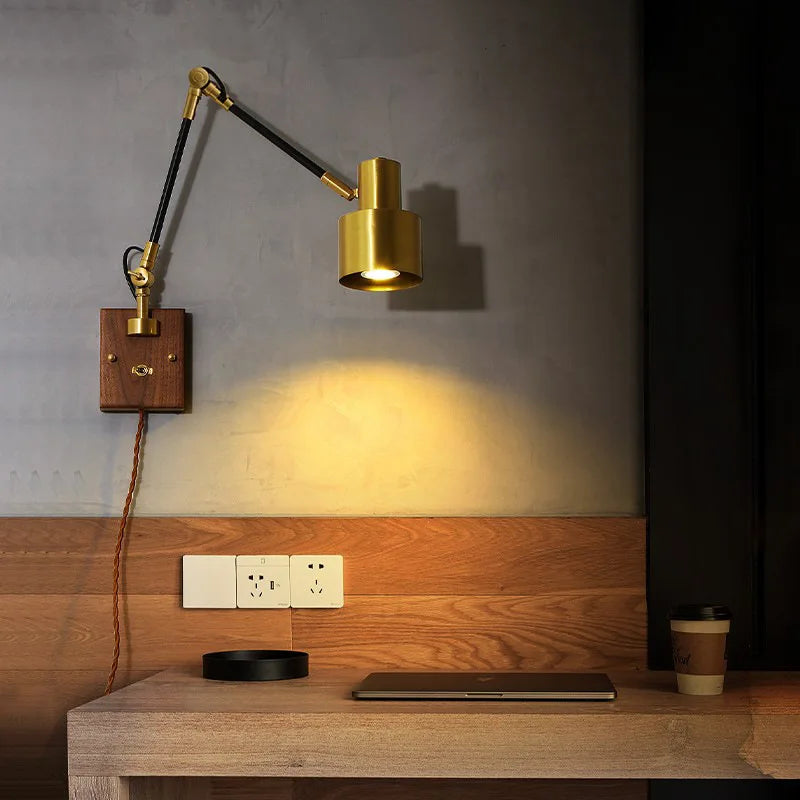 Copper and solid wood swivel arm wall light - vue 3 sur 7