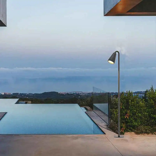Modern waterproof outdoor lamp for garden and lawn - vue 4 sur 9