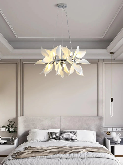 Square ceramic chandelier with hanging flower petals - vue 6 sur 14